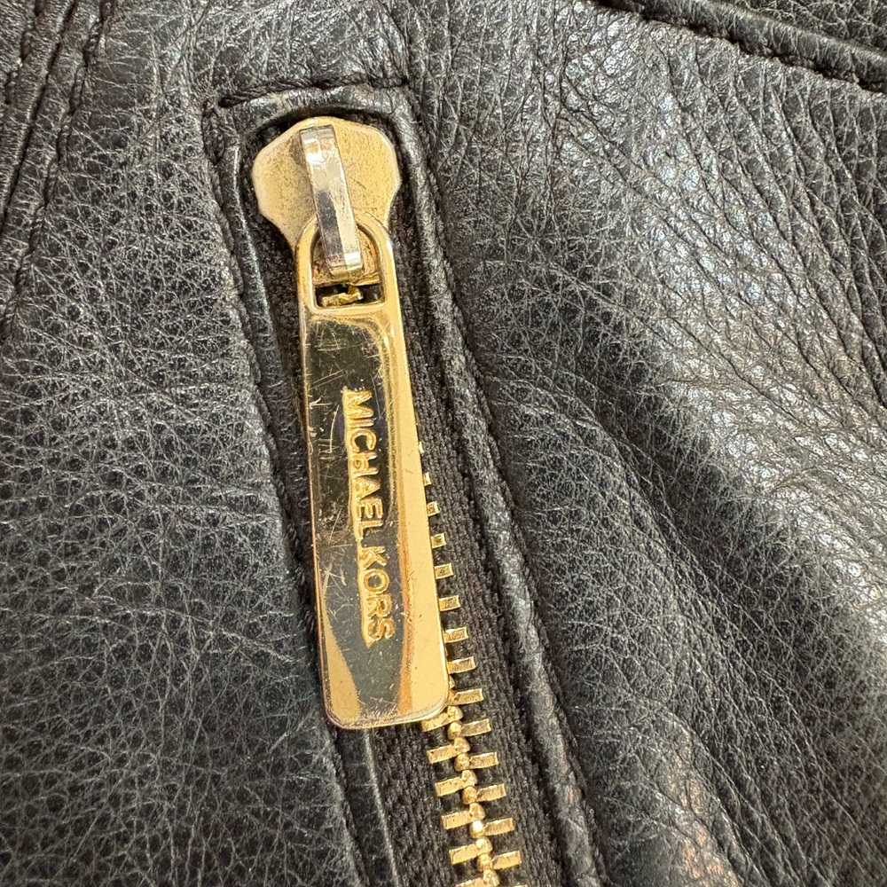 MICHAEL KORS | Black Leather Crossbody Bag - Picture 2 of 13